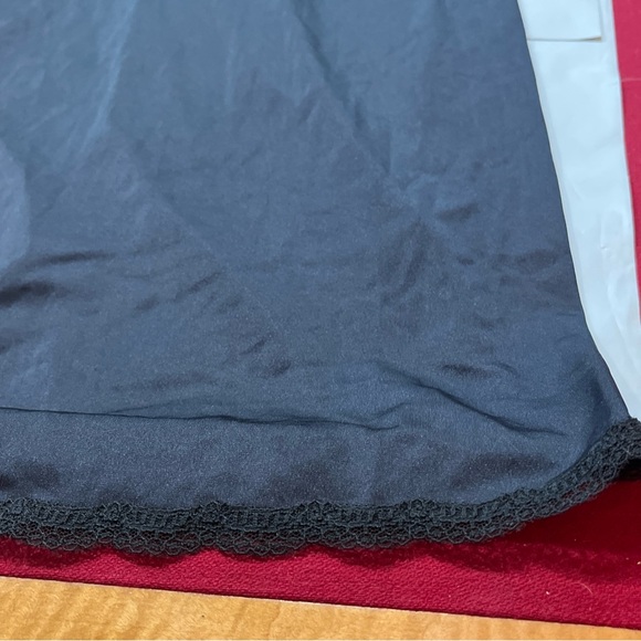 NEW BLACK Nylon Full Slip DRESS, SHADOWLINE 36/30" adjustable Straps Lace 1990s - Picture 9 of 12